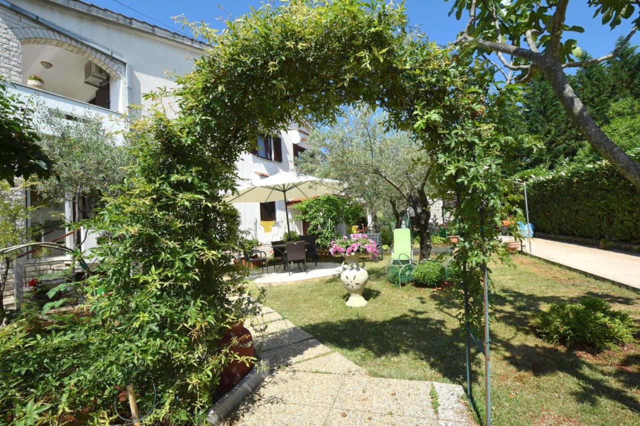 Apartment Mila Malinska Buitenkant foto